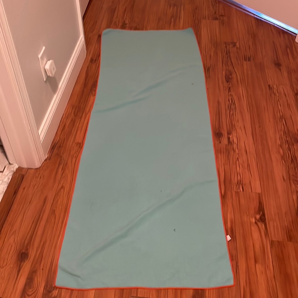 Non slip yoga mat towel